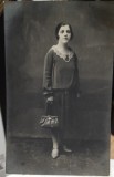 Fotografie tip carte postala, necirculata, tanara cu geanta, 1928