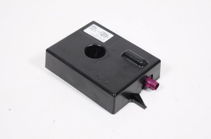 Amplificator de antena BMW 3 F30, F80 2014 OEM: 9230911 | 3356921