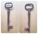 D647-Chei vechi metal pt. Porti de casa stare buna modele frumoase. PRET PE BUCATA. Dupa poze sunt numeroate cu marimile lor.