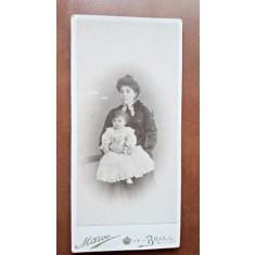 Fotografie pe carton, mama si copilul, perioada interbelica