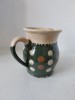 Ulcică Veche Ceramică Ungaria &ndash; Cană Teracotă Pictată Manual, Motiv Picățele, Anii '30-'40, Artă Populară Tradițională, Vintage, 14 cm &Icirc;nălțime