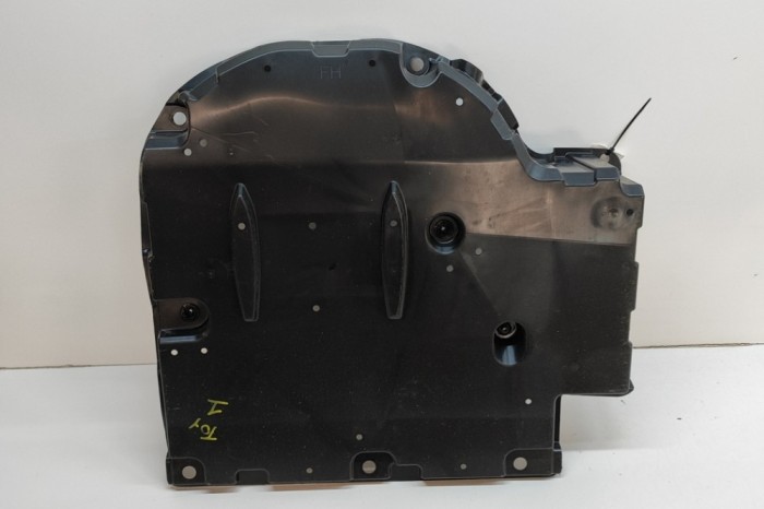 Scut motor central spate TOYOTA YARIS CROSS MXP_ 2022 OEM: 58415-0D010 28228957