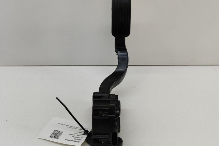 Pedala de accelerație TESLA MODEL 3 2022 OEM: 1044695-01-A 26244162
