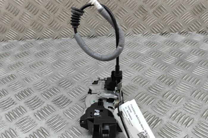 &Icirc;ncuietoare ușă dreapta față VOLVO XC60 II 246 2019 OEM: 31462456 27840824