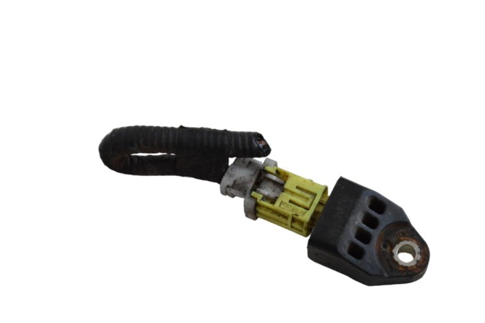 Senzor de impact dreapta față SUBARU XV _GP_ 2013 OEM: 98231FJ000 20436911