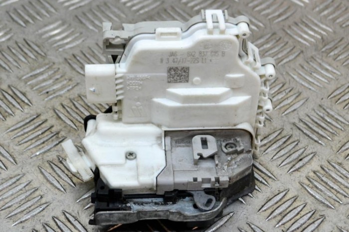 &Icirc;ncuietoare ușă st&acirc;nga față AUDI A4 8W2, B9 2018 OEM: 8X2837015B 13489451