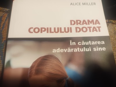 DRAMA COPILULUI DOTAT - IN CAUTAREA ADEVARATULUI SINE- ALICE MILLER, 2016 HERALD foto