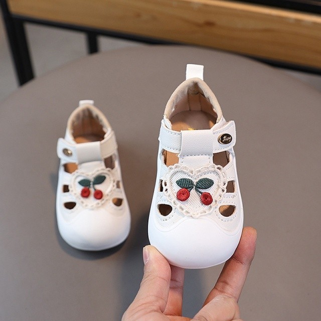 Pantofiori albi pentru fetite - Cirese (Marime Disponibila: Marimea 24)