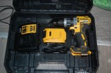 Masina de insurubat cu percutie DEWALT DCD796+baterie 5Ah+alimentator DCB115