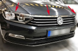 Ornamente bara fata crom deasupra grilei/intre far si capota Volkswagen Passat B8 din 2014