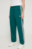 Cumpara ieftin Adidas Originals pantaloni de trening culoarea verde, cu imprimeu IM9818