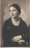 P2389N Femeie, studio Munteanu, C&acirc;mpulung Muscel, perioada interbelică