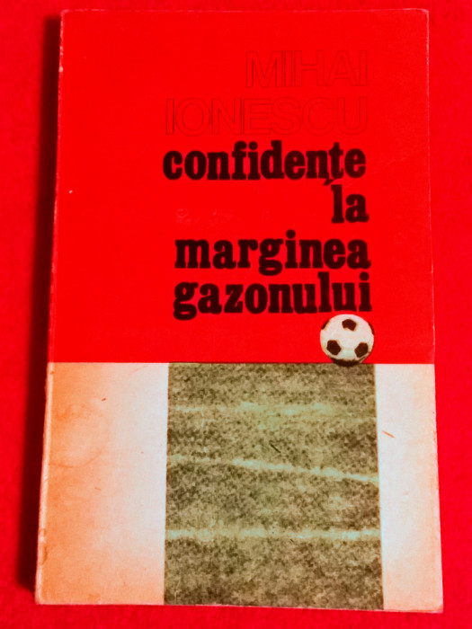 Carte fotbal - &quot;Confidente la marginea gazonului&quot; de Mihai Ionescu