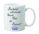 Cana alba personalizata &quot; Barbatii adevarati sunt tati de baieti! &quot;, INOVATIX&reg;. 330ml