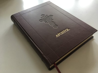 APOSTOL EDITIA V-A 1924 TIPARIT IN ZILELE MS REGELE FERDINAND CU APROBAREA SF.SINOD.FACSIMIL COLOR- STARE EXCELENTA,COPERTI PIELE,FORMAT MARE 28X21CM. foto
