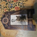 Fotografie istorica an 1930 , rama lemn - REGELE MIHAI , atelier fotografic JULIETTA , embosat
