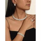 Set Bijuterii Cu Strasuri 5 Piese, Colier, Bratara, Cercei Si Inel, Argintiu - 077780