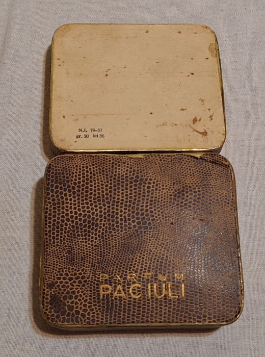 PACIULI - parfum Macul Rosu Bucuresti, cutie de lux - reclama, anul 1957