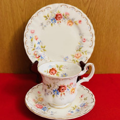 SET DE 3 PIESE DIN PORTELAN ENGLEZESC ROYAL ALBERT- BONE CHINA- "JUBILEE ROSE"