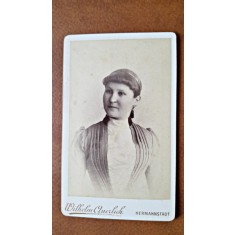 Fotografie tip CDV, portret de femeie, inceput de secol XX