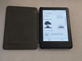 E-book reader Kindle 10th Gen, 8GB, Wi-Fi, Iluminata, 167 ppi, Husă Inclusă