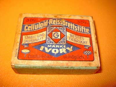 6886-Cutie pioneze veche, perioada 1920-30, 5_4cm. foto