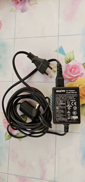 SANYO VAR-G8 / 5V-2A LA 110-240 V, MODEL NU10-7050200-I3