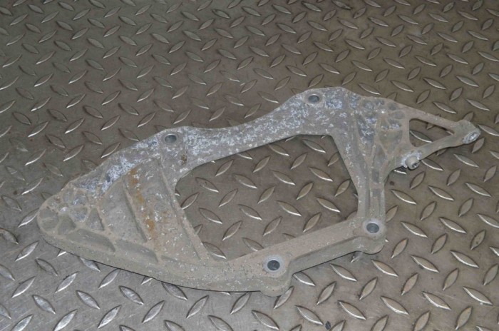 Suport diferențial spate AUDI A4 Avant 8K5, B8 2014 OEM: 8k0599287j