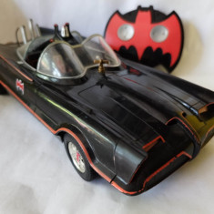 bnk jc Mattel Hot Wheels 2010 Batmobile - RC Batman 1966 TV Series