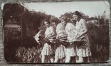 Domnisoare cu umbrele, Romania interbelica// fotografie