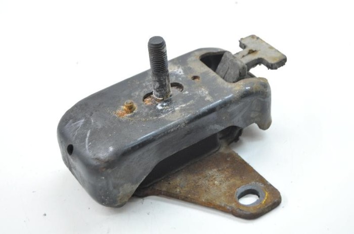 Suport motor dreapta VW AMAROK Flatbed S1B 2012 2358210