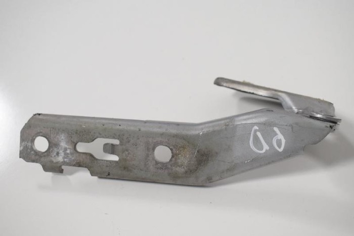 Balama capota dreapta față AUDI A6 Avant 4F5, C6 2006 OEM: 4F0823302 3198959