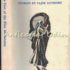 At The Foot Of The Blue Mountains. Stories By Tajik Authors - Sadriddin Aini