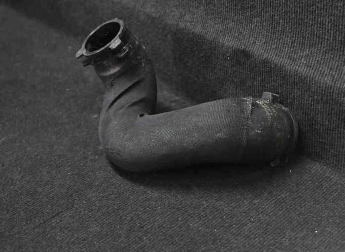 Furtun intercooler st&acirc;nga AUDI A6 Avant 4F5, C6 2009 OEM: 4F0145737K