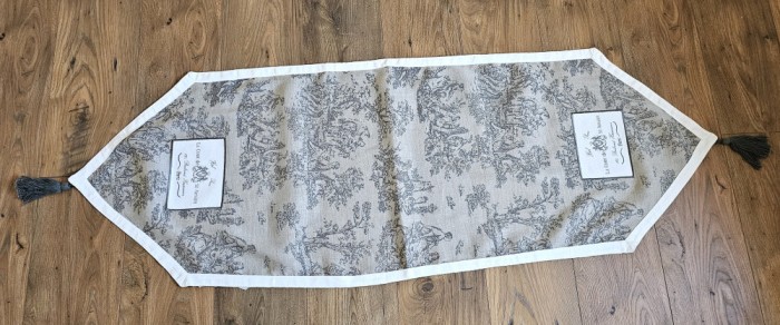TRAVERSA / CENTRU DE MASA VINTAGE DIN BUMBAC FIN