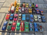 Lot 38 maşinute vechi de fier, 1/64. Matchbox, Corgi, Hot Wheels, Yatming, etc.