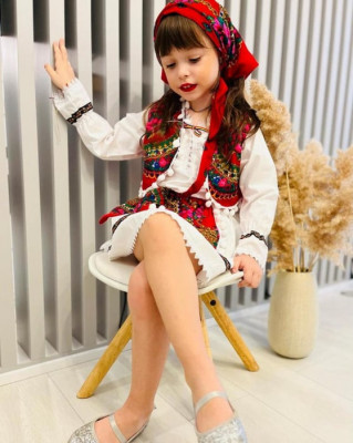 Costum popular fetite Maria format din 5 piese ( 1 ani si 8 ani ) foto