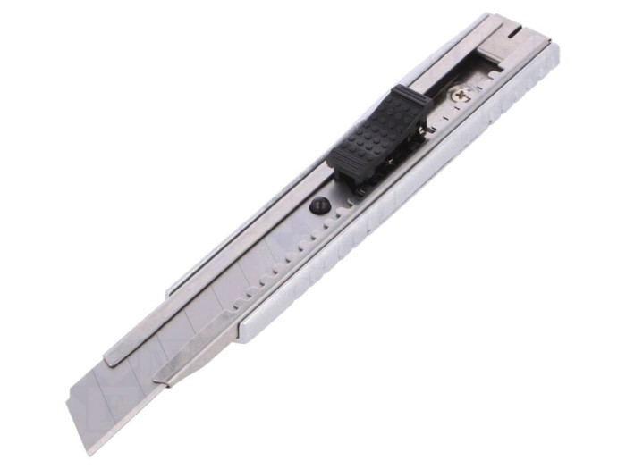 Cuțit universal 18mm cu m&acirc;ner metalic
