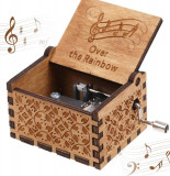 Sau Cutiile muzicale Curcubeu, Cutie muzicală sculptată cu manivelă din lemn de