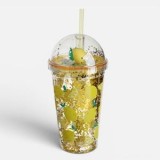 Pahar cu pai si model lamaie, 475 ml, plastic, perete dublu cu confetti argintii, capac cu filet si decor 3D lamaie, CMCLASS