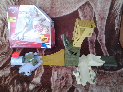 Jucarie Disney Pixar Cars Story Seturi Sarge&amp;#039;s Stuntin &amp;#039;Surplus*** foto