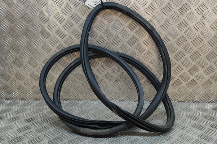 Garnitura ușă st&acirc;nga spate HONDA CR-V V RW 2020 OEM: 72850-TNY-G01 | 21125086