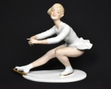 Statueta din portelan Wallendorf semnata de artist Kurt Steiner - Patinatoare / patinaj artistic pe gheata