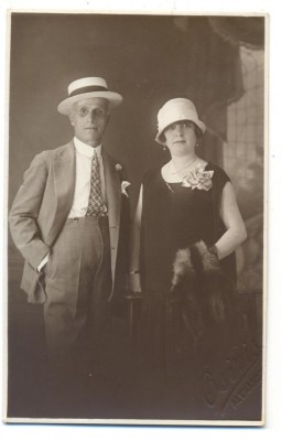 AD 1579 C.P.VECHE- SOTI IN TINUTA DE EPOCA -FERNANDI SI PINA GERACE-1928 EGIPT foto