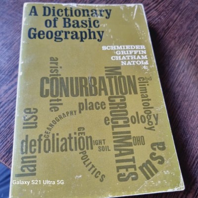 A. Allen, Griffin Salvadore, J. Schmieder - A dictionary of Basic Geography foto