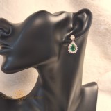 Cercei placati cu aur , model elegant cu cristal verde central, SaraTremo