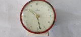 CEAS MECANIC Junghans ANII 1960 , FUNCTIONEAZA , ARE LIPSA UN BUTON , SI O BUCATA DIN PICIOR .