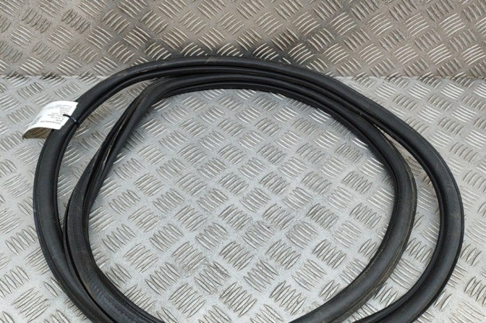 Garnitura ușă st&acirc;nga spate VW T-ROC A11 2023 OEM: 2GA867913B | 27917108