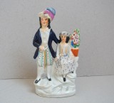 &quot;Barbat si femeie in costume orientale&quot; statueta de Staffordshire sec 19
