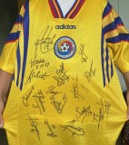 Tricou nationala cu autografe ale Generatiei de Aur